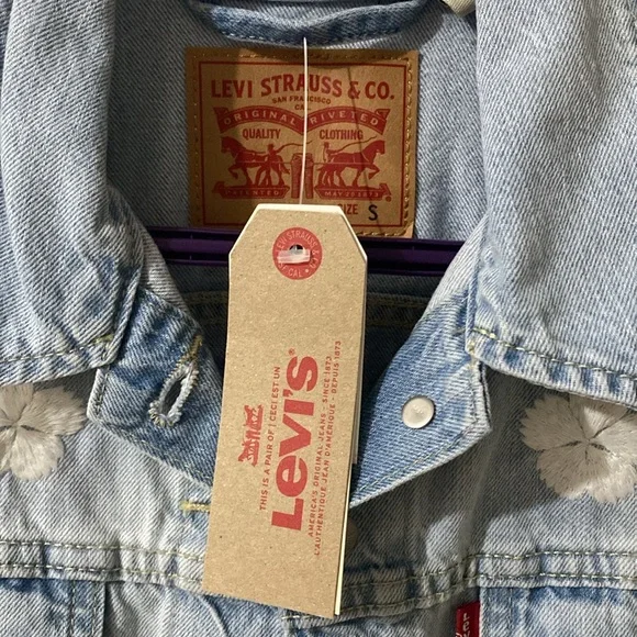 Levi’s embroidered denim jacket - Picture 2 of 6
